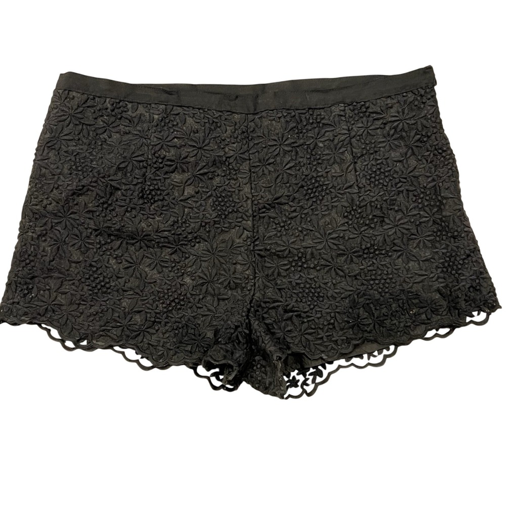 Forever 21 Eyelet Lace Shorts Womens Medium Black Excellent Floral Scalloped Hem